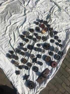 Diverse pullys en meshouders voor grasmaaiers in gebruikte staat