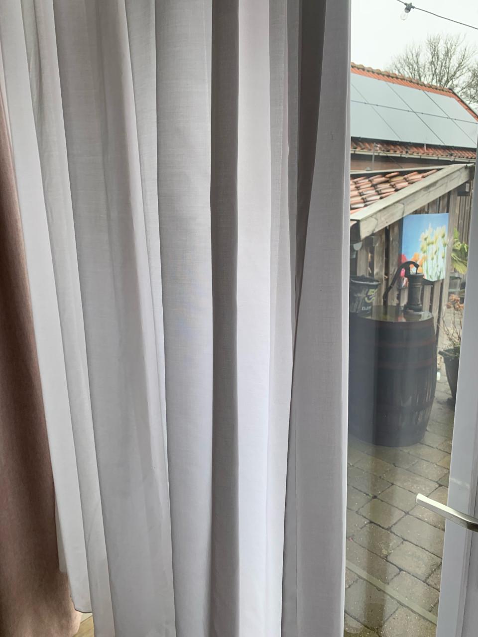 In between gordijnen wit