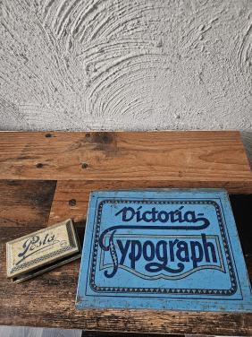 Antieke Victoria Typograph Stempeldoos met Letters