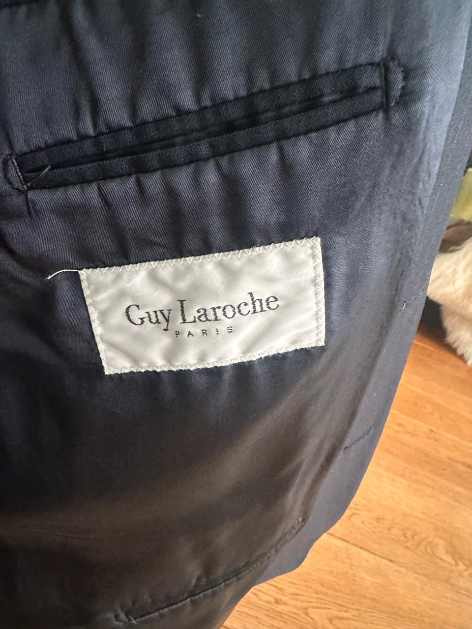 Mooi kostuum van Guy Laroche maat 102 (lengtemaat van 51)