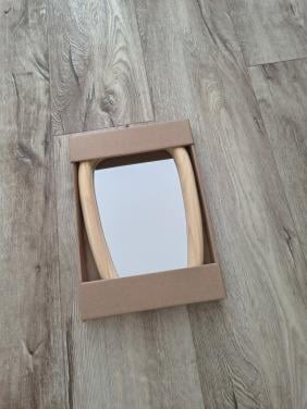 Prachtige houten spiegel, nieuw in verpakking! 30 cm hoog.