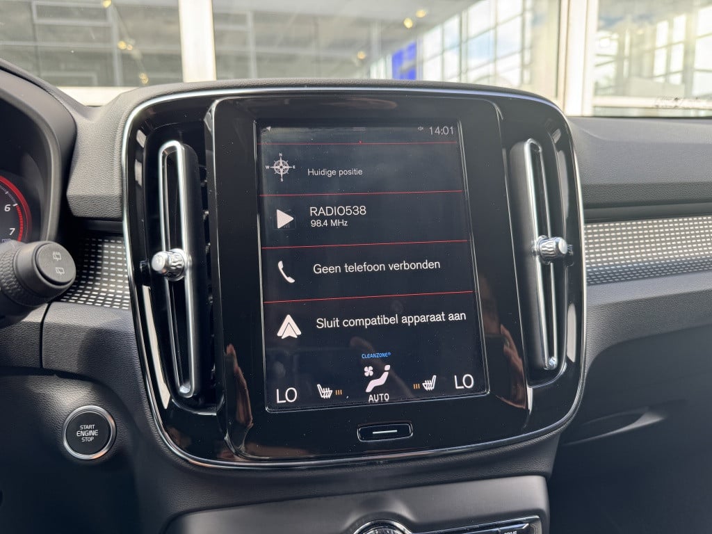 Volvo XC40 t4 190pk r-design| adap.cruise| trekhaak| stoel.verw| h&k sound