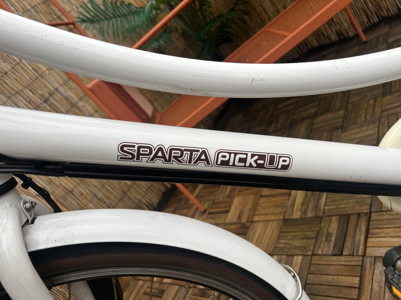 Elektrische damesfiets Sparta Pick up met mand, wit