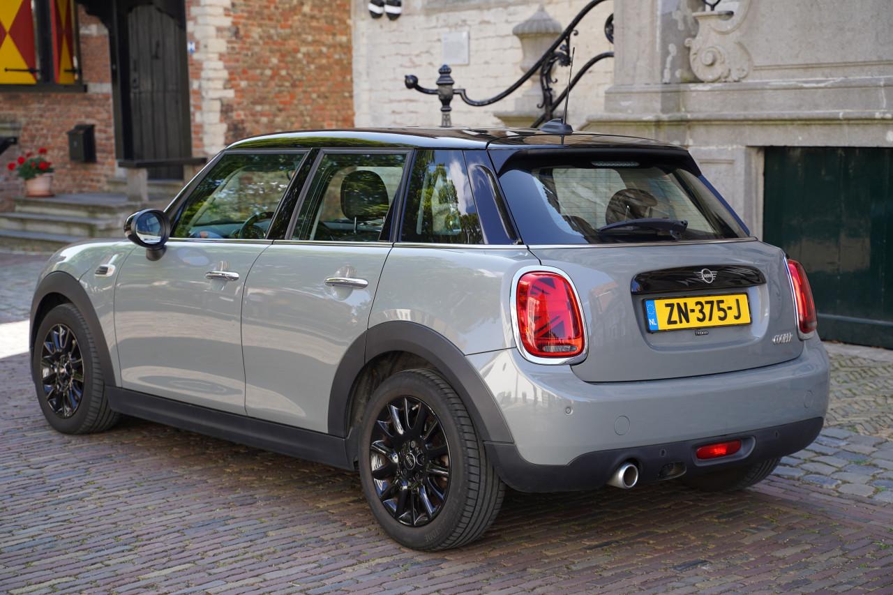 Zeer nette Mini 5-deurs Business I PANO I 2E EIG I 2019