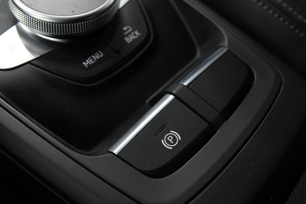 Audi Q2 1.5 tfsi | acc | pdc | carplay | s-line |