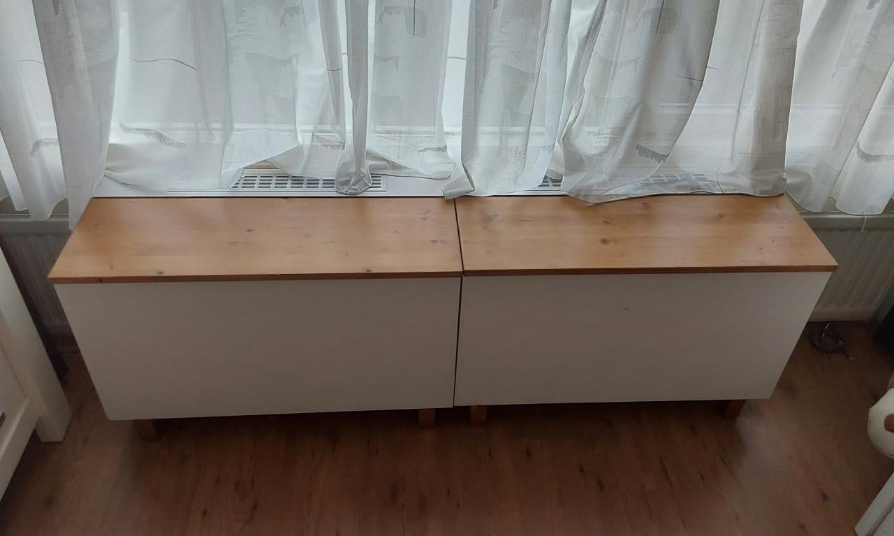 Twee handgemaakte opbergbakken van hout