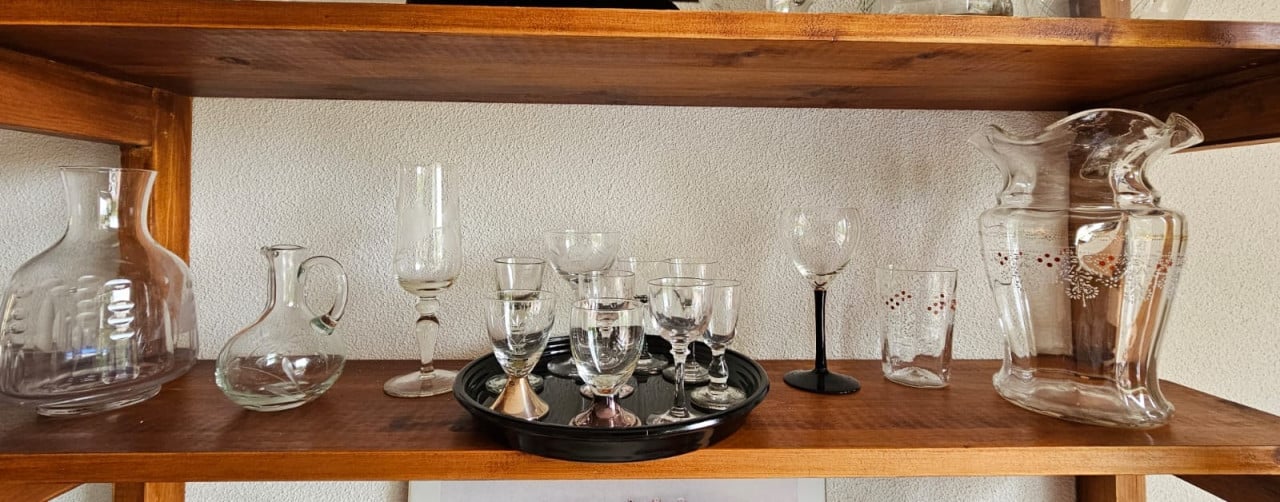 Schuur verkoop garagesale tijdens ‘Zwarte bessen route’