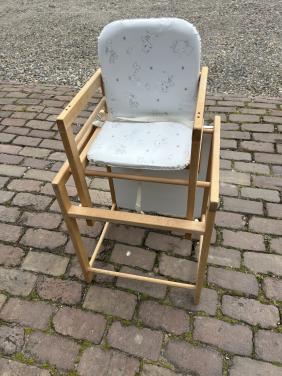 Houten kinderstoel met stoelverkleiner