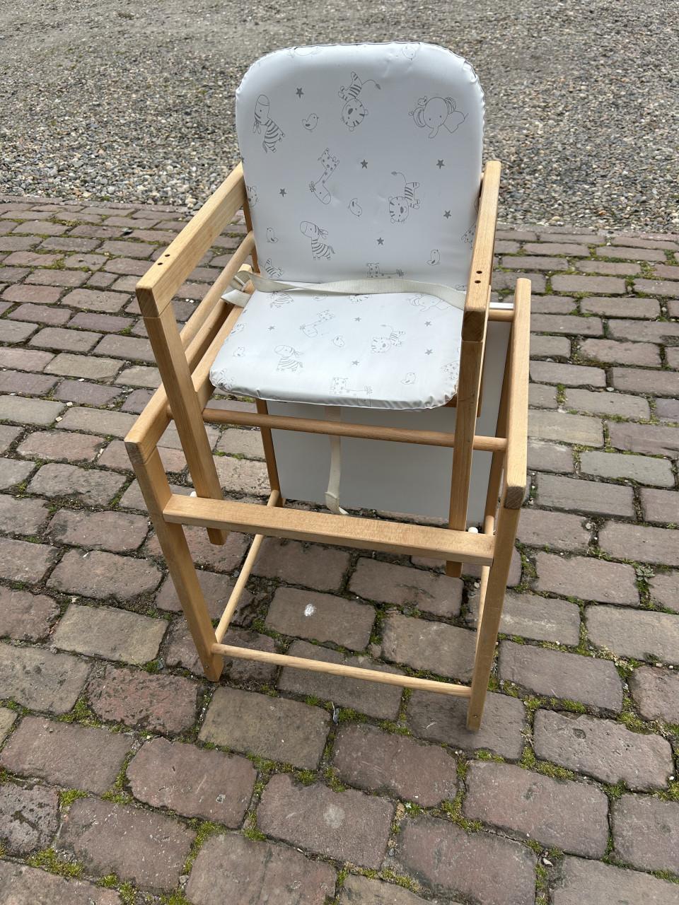 Houten kinderstoel met stoelverkleiner