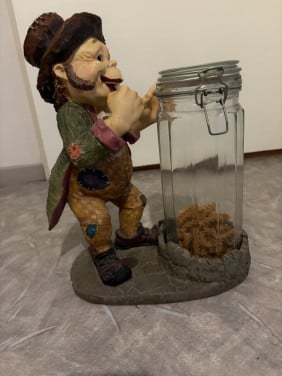 Groot Laaf beeld met glazen pot
