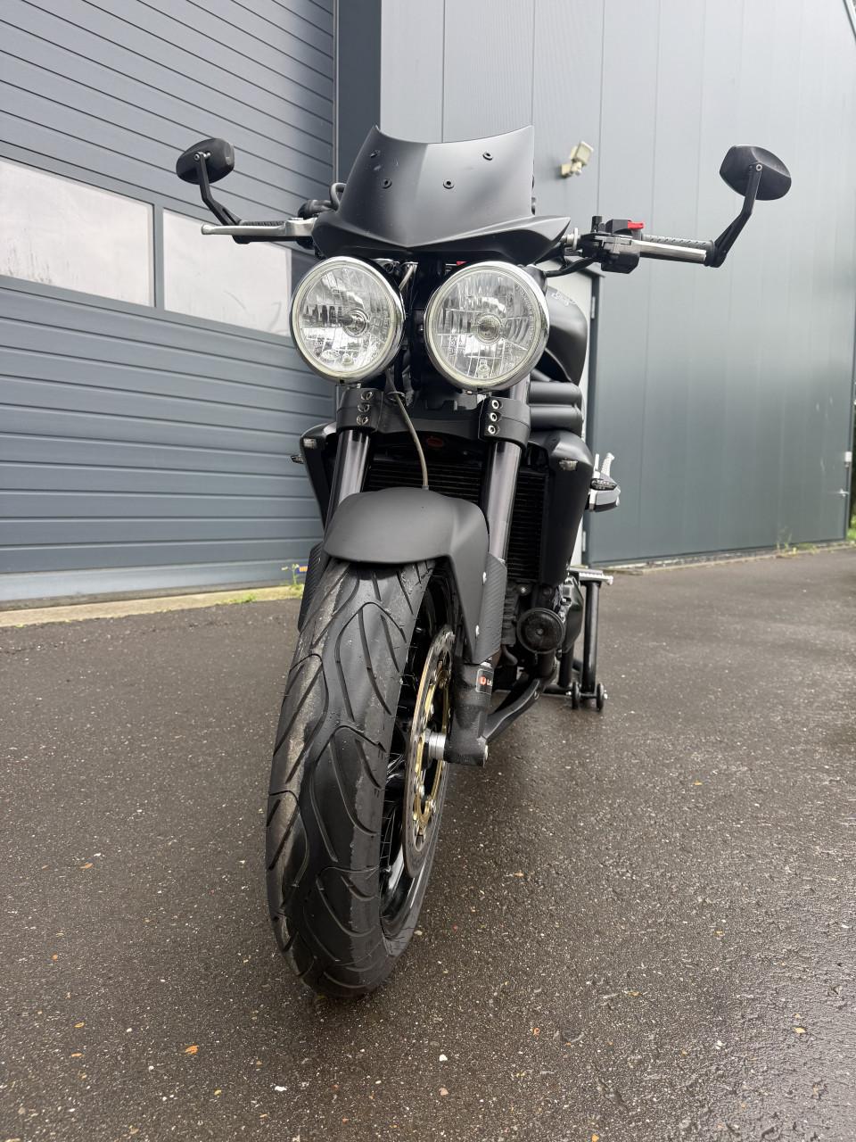 Triumph Speed Triple 1050 - 2008 Naked Bike met TOMTOM Rider