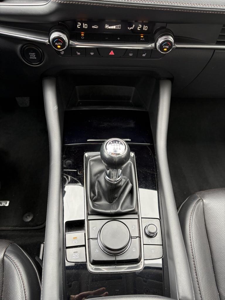Mazda 3 sedan 2.0 e-sa-g comfort leather pack trekhaak