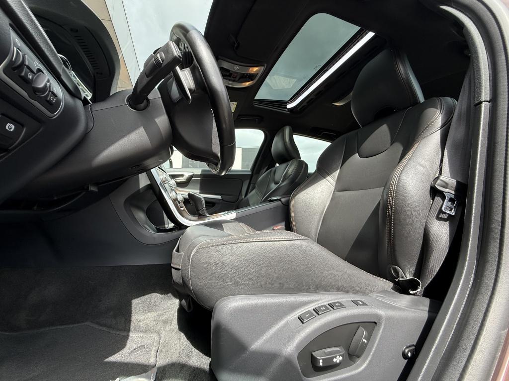 Volvo V60 cross country t5 245pk summum| opendak| trekhaak| adap.cruise| ca
