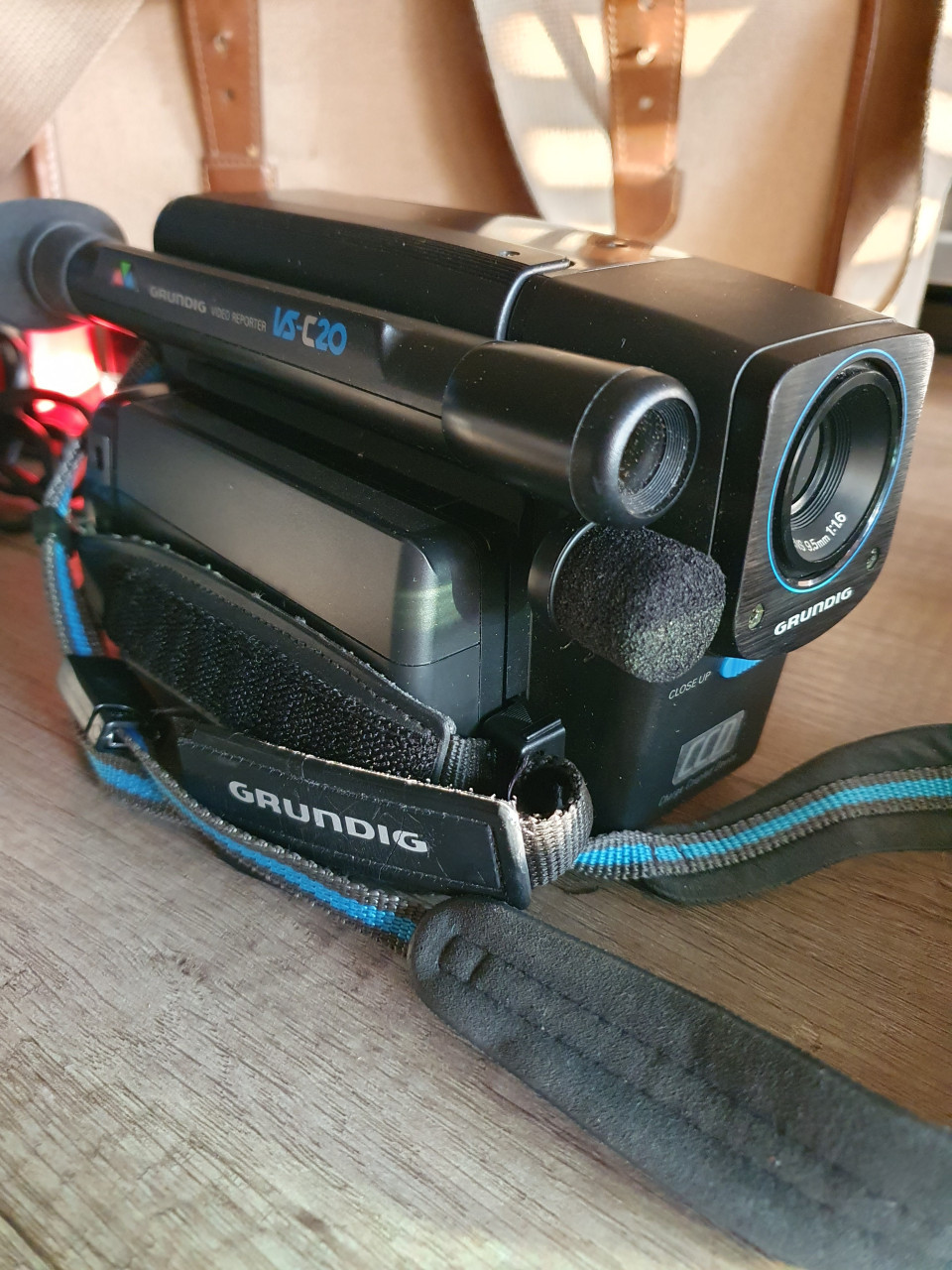 Werkende vintage analoge VHS C Grundig VS-C 20 videocamera....