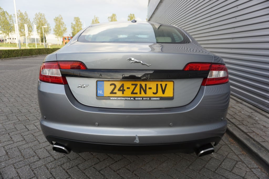 Jaguar XF 4.2 v8 premium luxury automaat - climate / navi / leder / pano / 