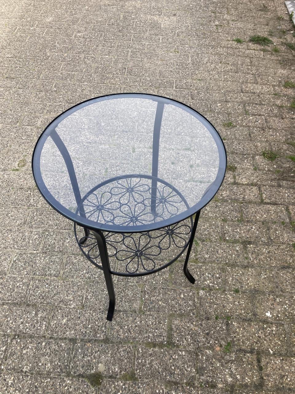 Glazen ikea bijzettafeltje