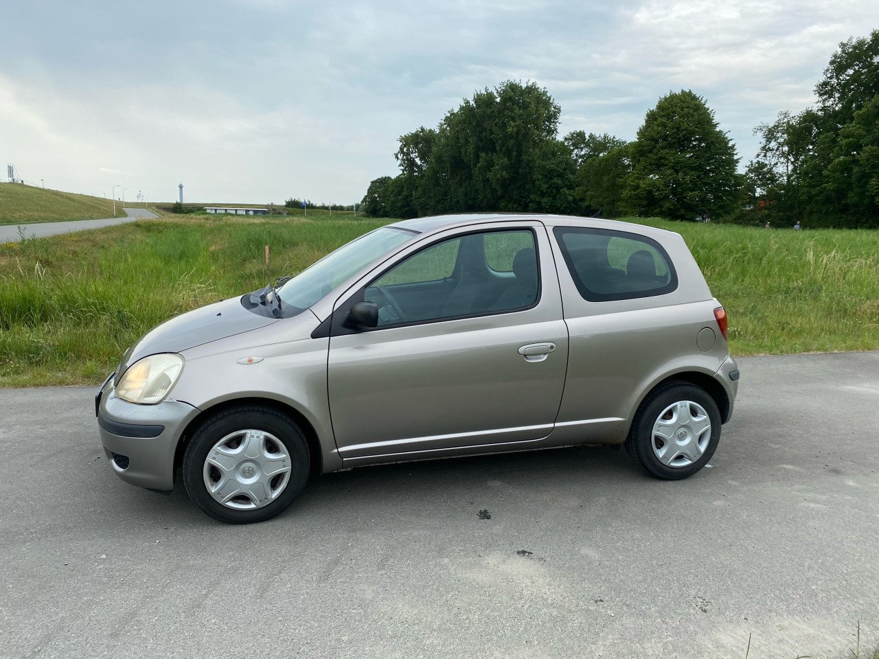 Toyota Yaris 1.0 16V Vvti 3DR 2004 Grijs