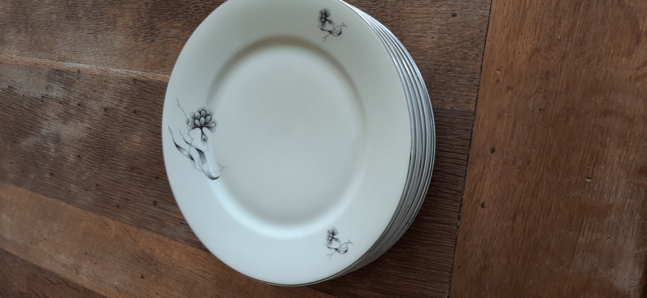 Antiek ontbijt servies