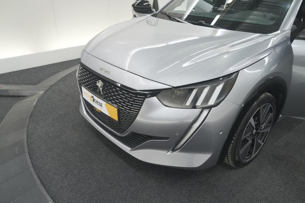 Peugeot 208 puretech 131 eat8 gt | camera | dodehoekdetectie | navigatie | 