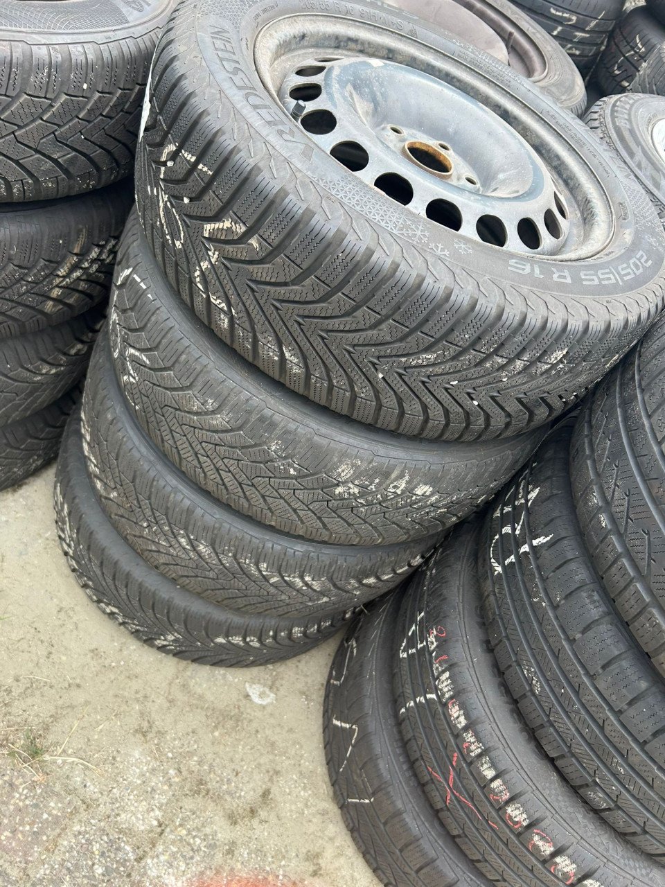 STALEN VELGEN MET VREDESTEIN SNOWTRACS BANDEN 16 INCH