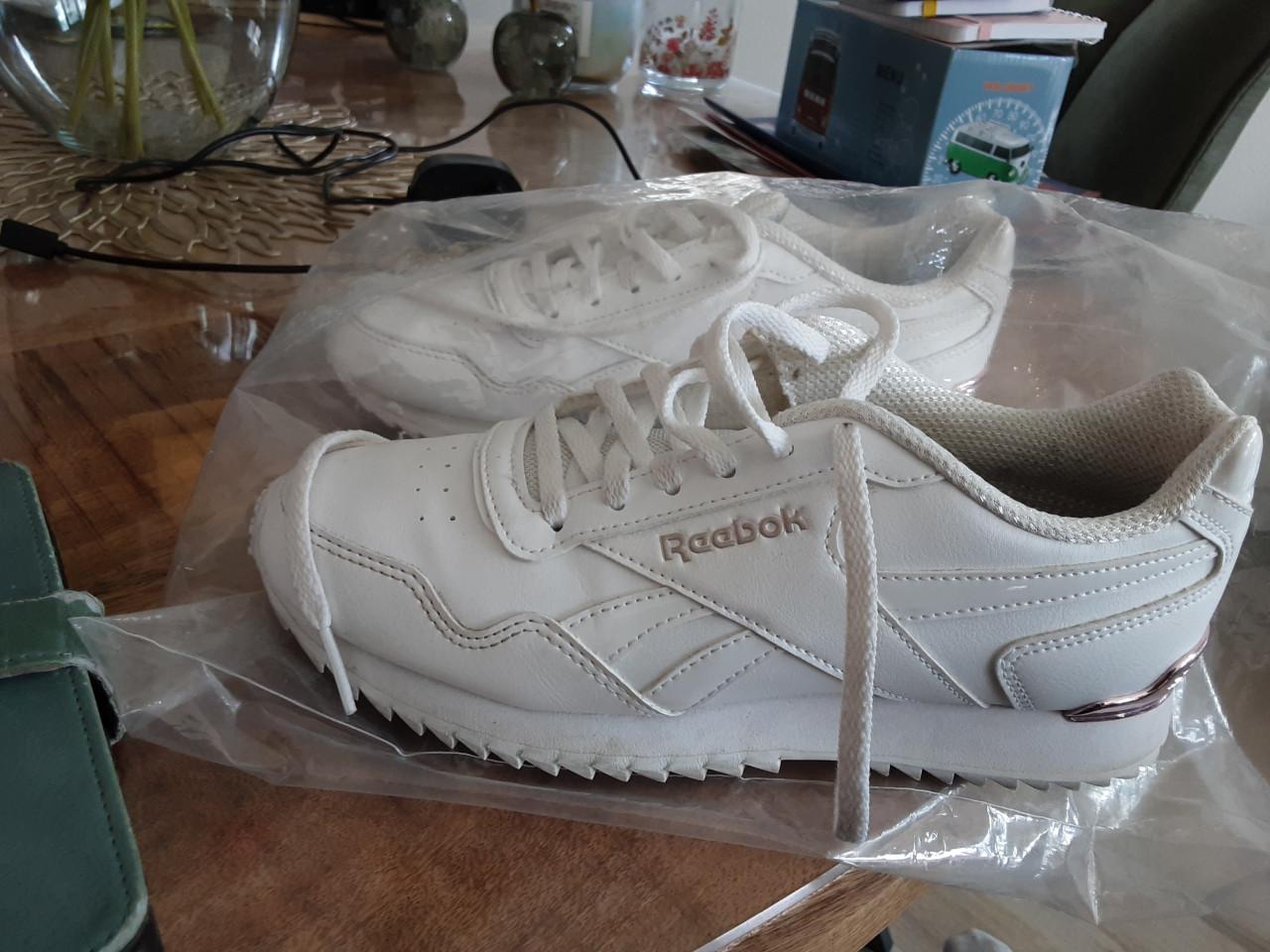Amper gedragen Reebok schoenen 37