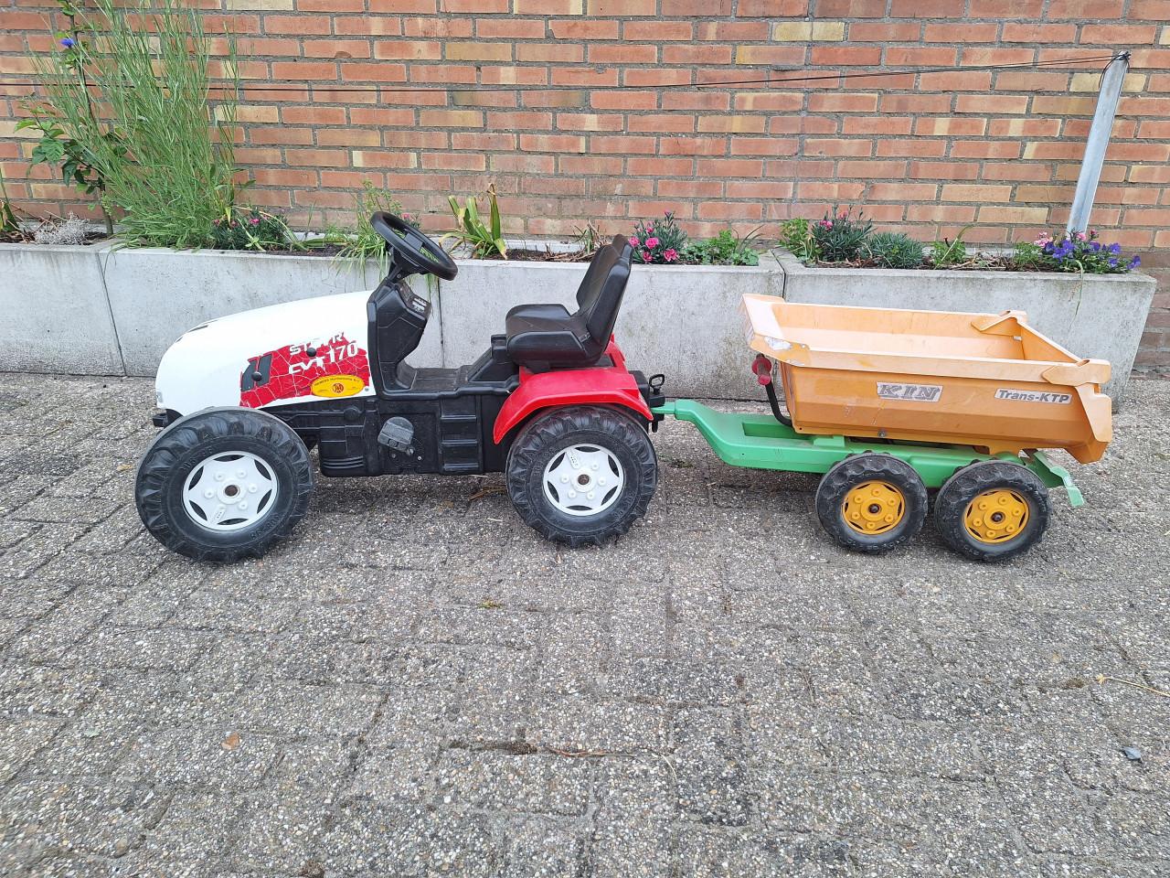 Steyer traptrekker met Joskin kar