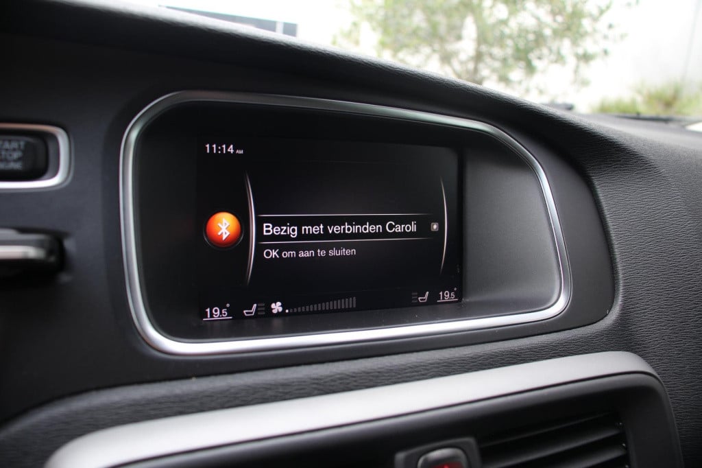 Volvo V40 2.0 t2 momentum - navi - cruise - grootlicht ass - led - pdc - st