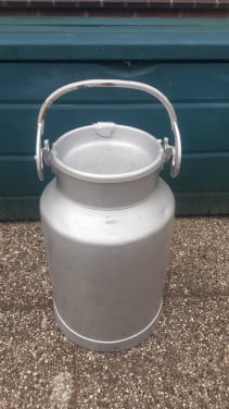 Geschilderde melkbus