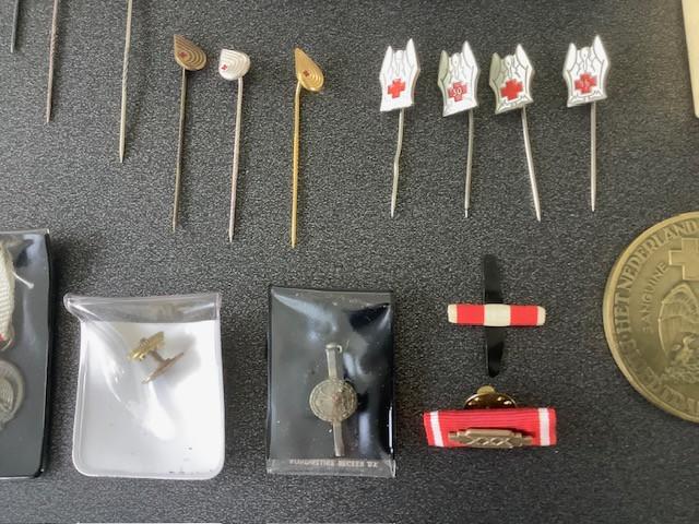 Collectie penningen etc. Het Nederlandsche Rode Kruis.