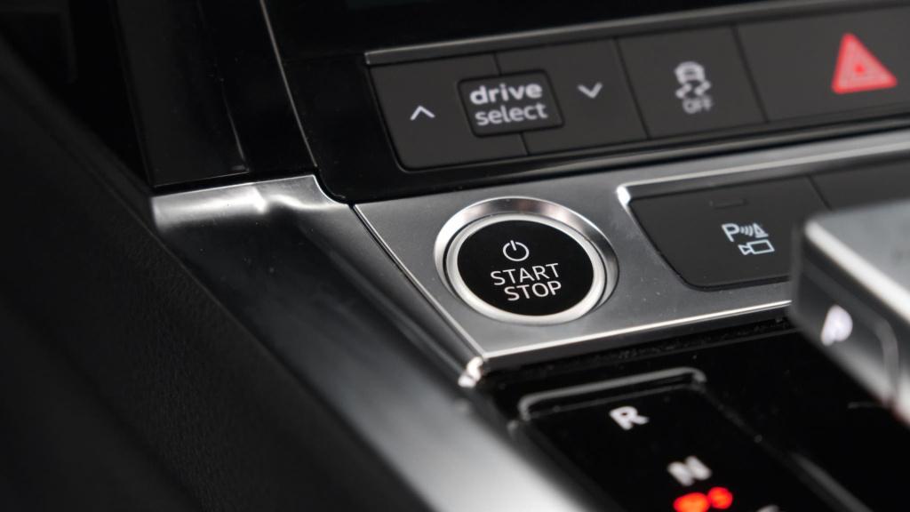 Audi E-tron sportback 55 quattro s edition 95 kwh 408 pk| head-up display |
