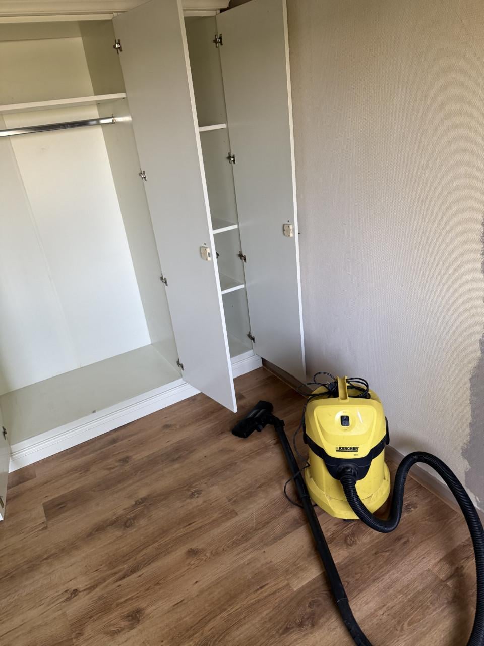 Slaapkamer hang en leg kast kleur wit