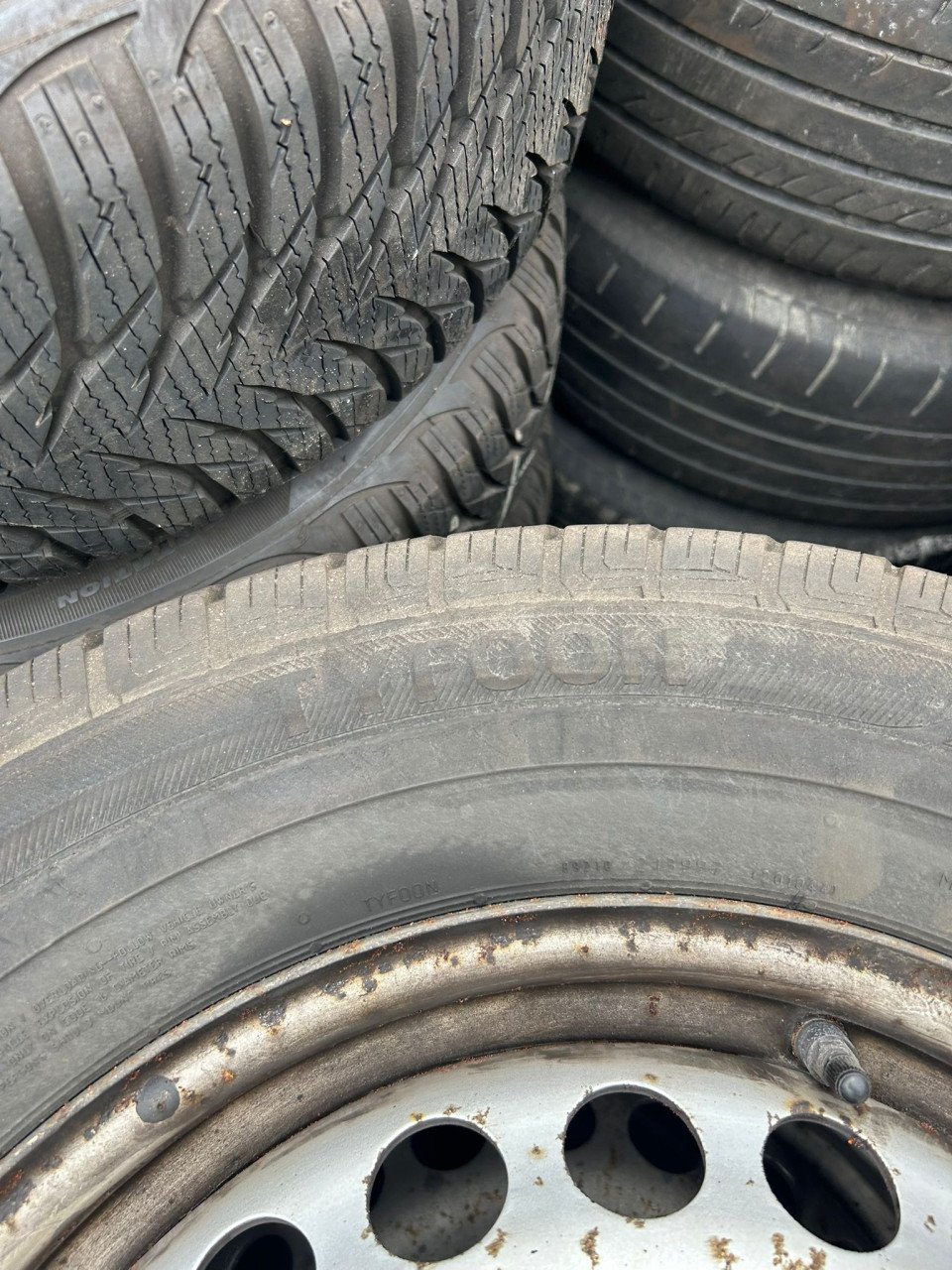 ORGINELE VOLKSWAGEN STALEN VELGEN MET TYFOON BUSBANDEN