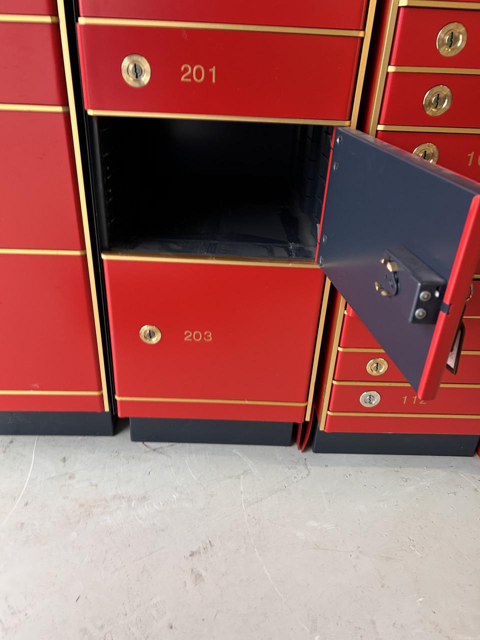 Bankkluis ijzerkasten vintage industriaal 9 stuks totaal