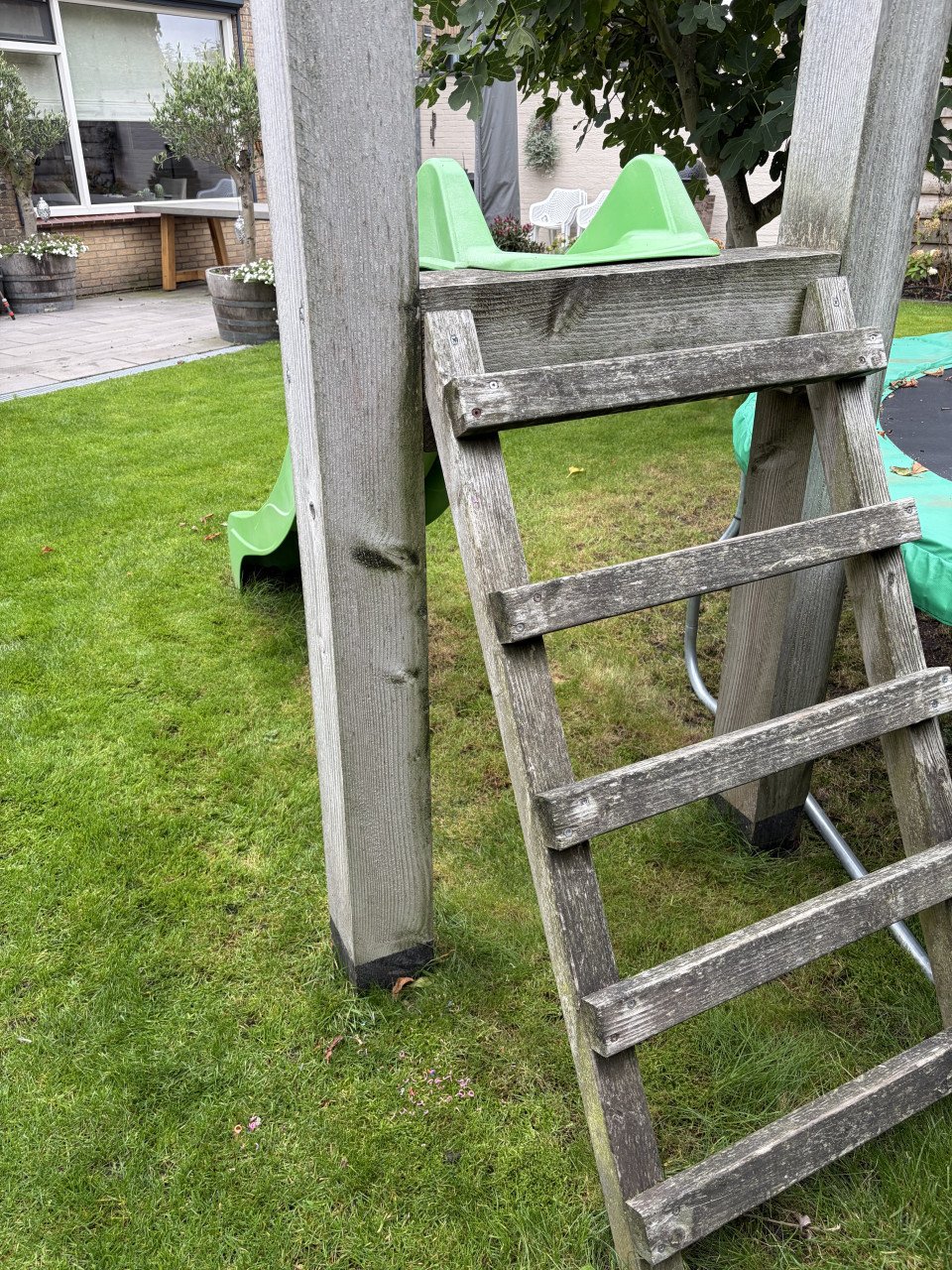 Speeltoestel glijbaan schommel douglas