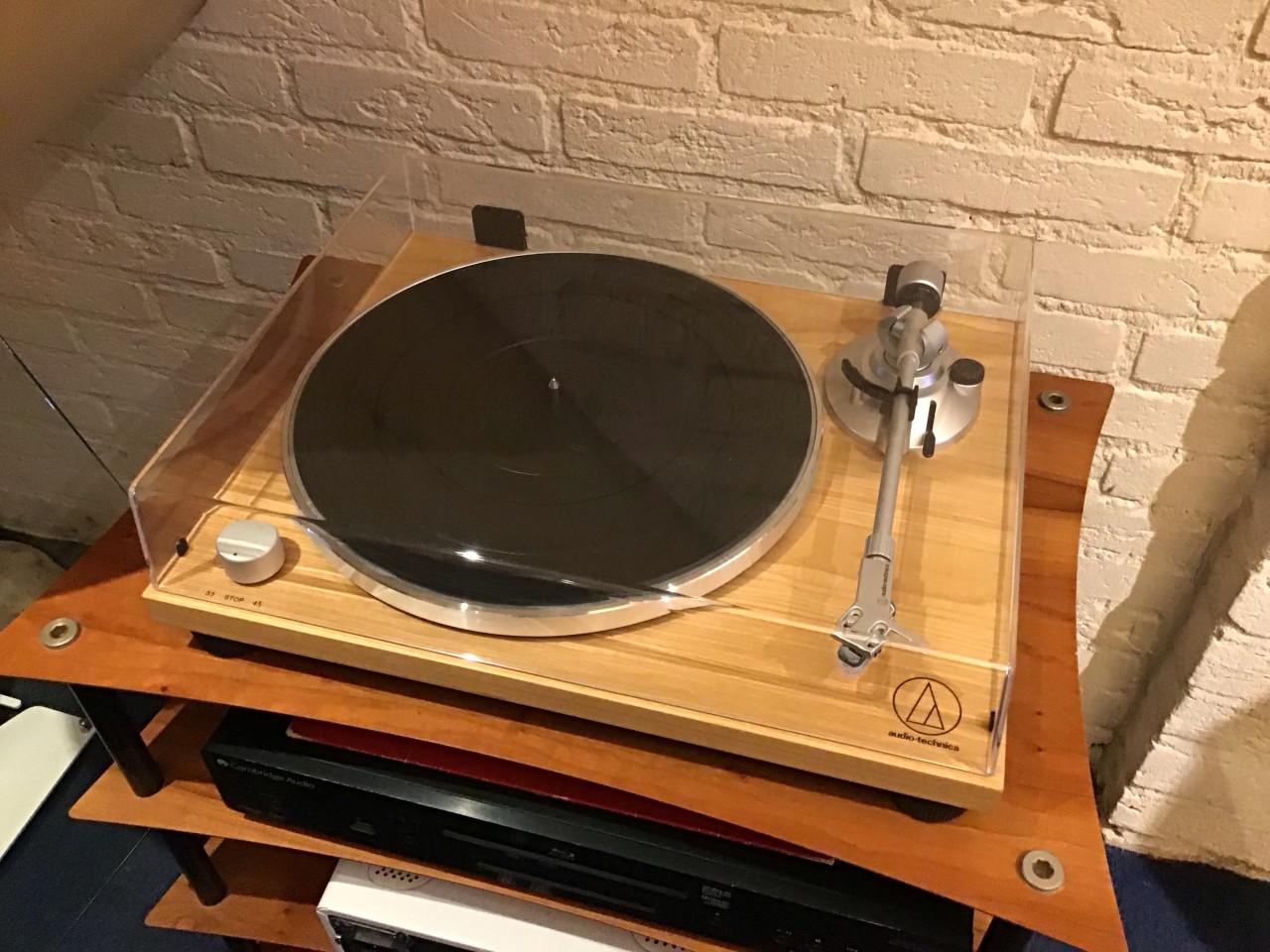 Bent U op zoek naar een platenspeler???