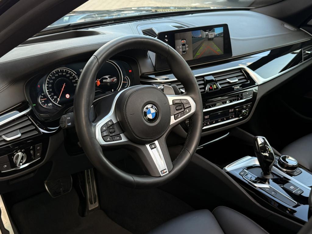 BMW 5 Serie m550i xdrive high executive | 4ws | soft-close | pano | b&w | m