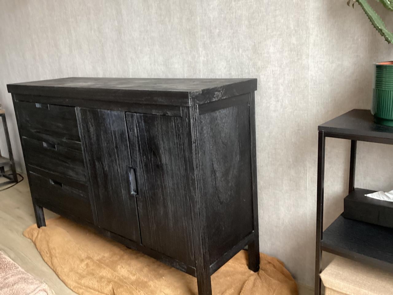 “PRONTO.” Zwart Mango Dressoir