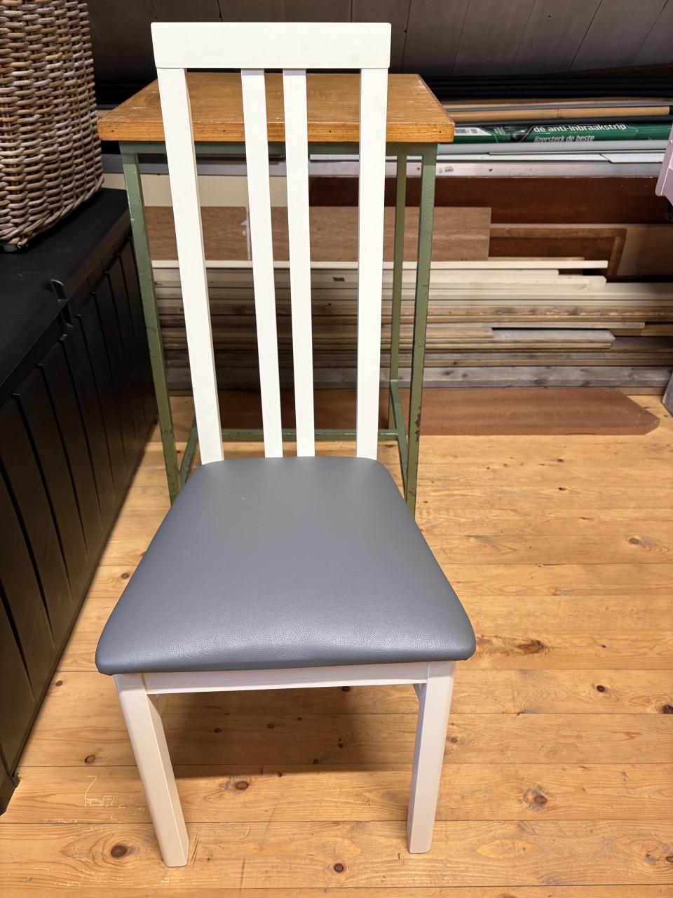 Eettafel met 4 stoelen