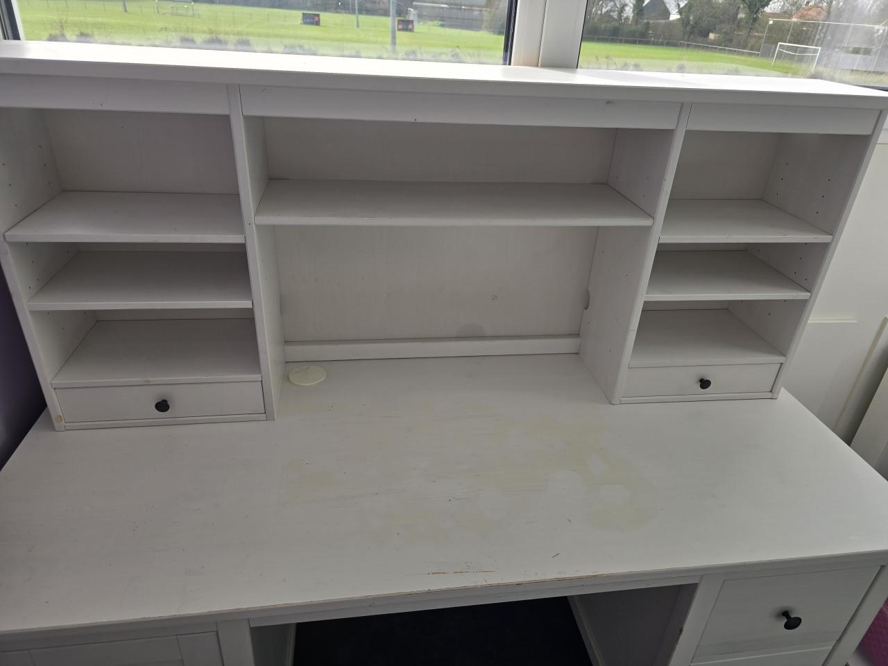 Groot ikea hemnes bureau met opzetstuk