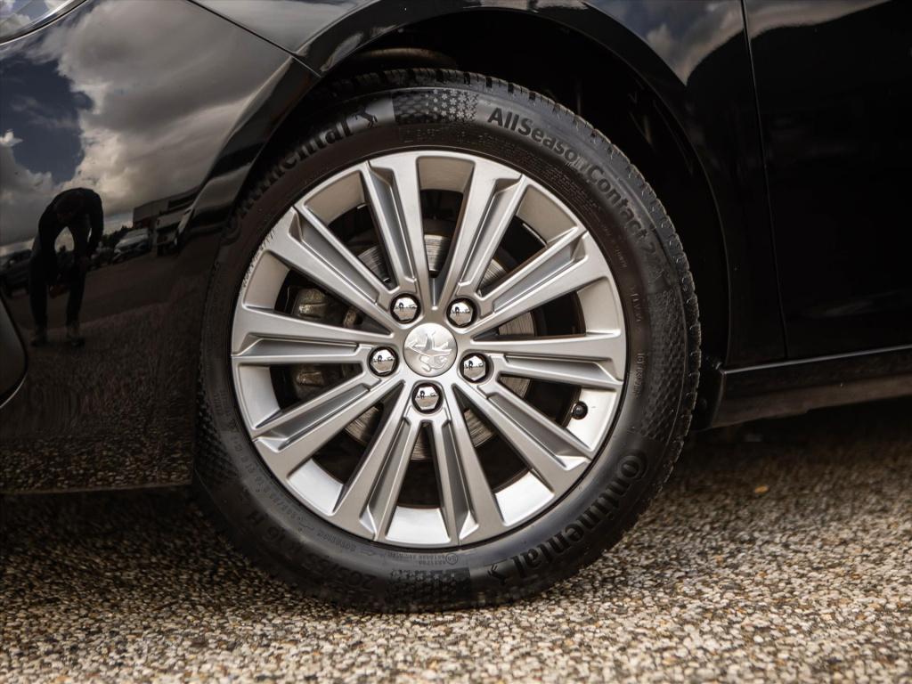Peugeot 308 1.2 puretech 110pk blue lease premium | panoramadak | camera | 
