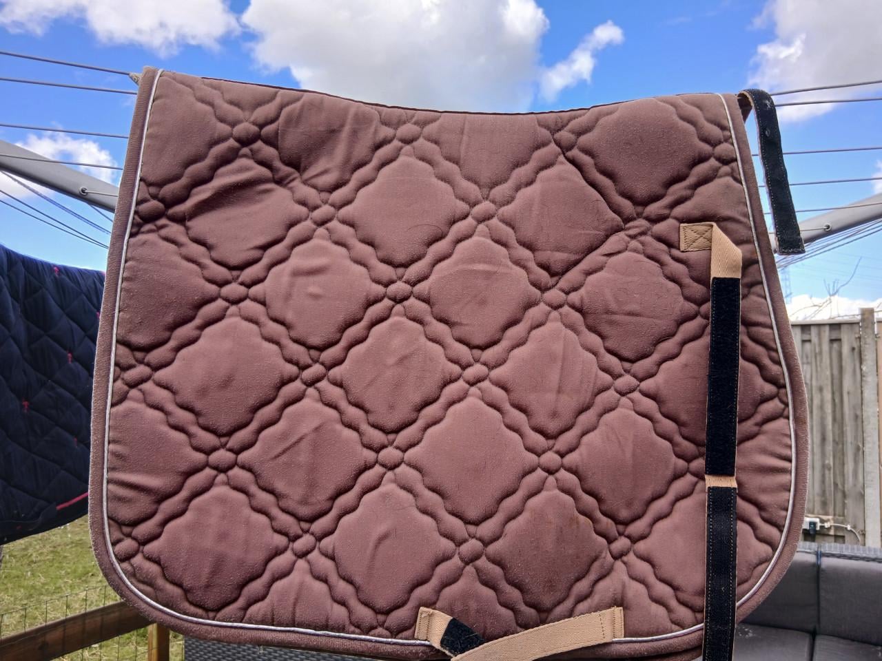 Te koop dressuur dekjes pony
