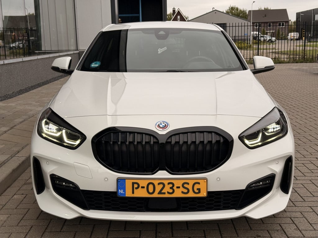 BMW 1 Serie 118i executive m-sport | stoelverwarming | led | stuurverwarmin