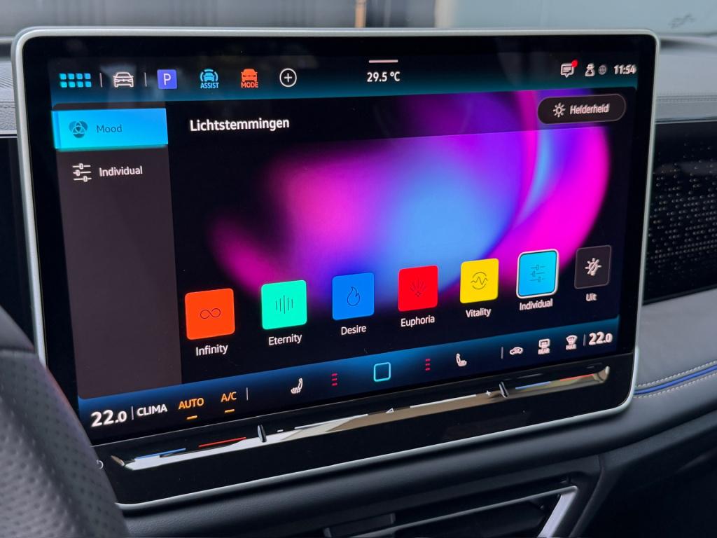 Volkswagen Tiguan 1.5 etsi 150pk dsg r-line | black line | 360 camera | sta
