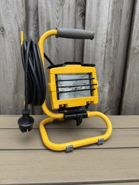 Bouwlamp 150 W, IP54, 490 cm kabel, reparatie nodig