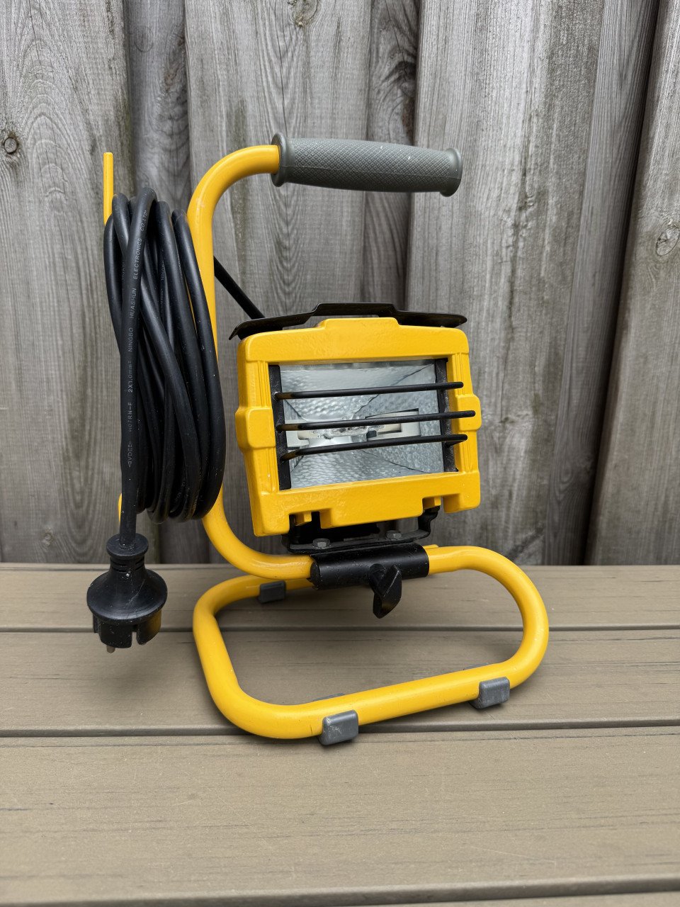 Bouwlamp 150 W, IP54, 490 cm kabel, reparatie nodig