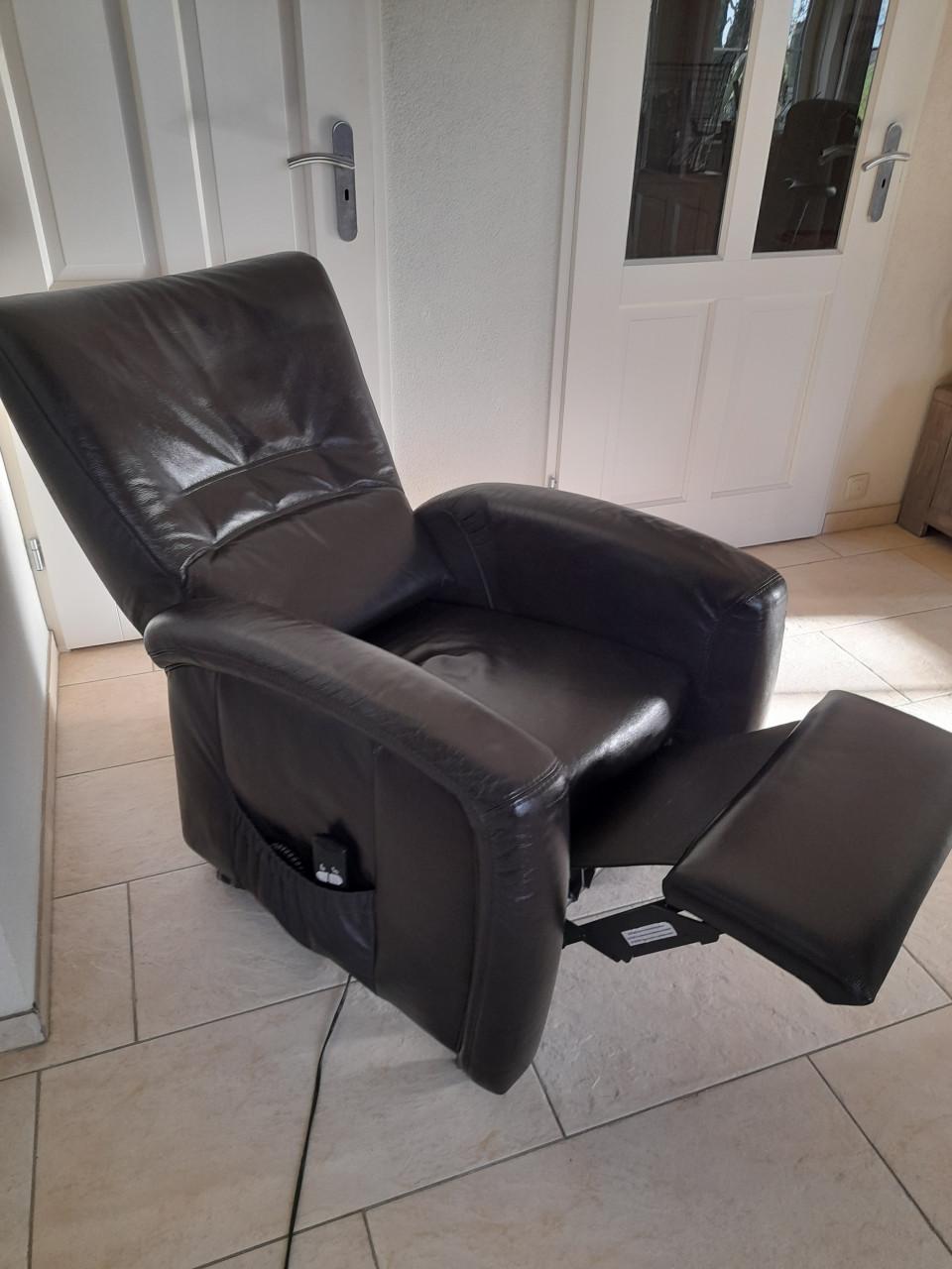 Lederen Sta op stoel  (in goede nette staat ) werkt naar behoren!