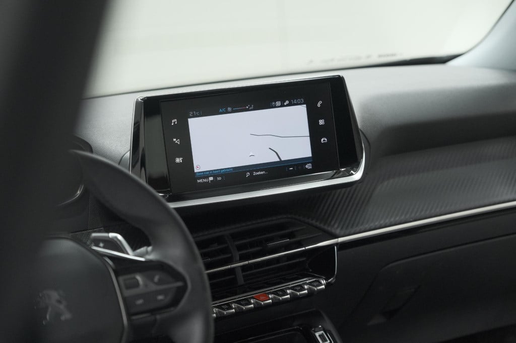 Peugeot 2008 puretech 130 eat8 active | parkeersensoren | navigatie | apple