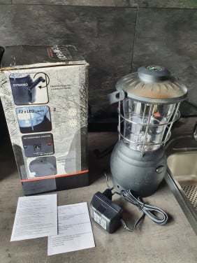 Nieuwe outdoor camping/ tuinlamp met dynamo aandrijving en kompas te koop..