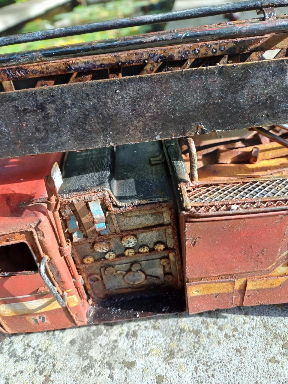 OUDE METALEN BRANDWEERAUTO