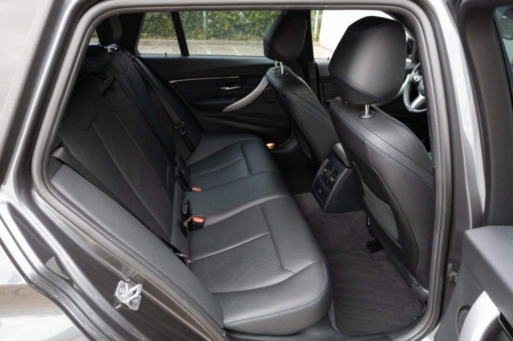 BMW 3-serie touring 318i m sport edition ✅trekhaak✅leder✅nav